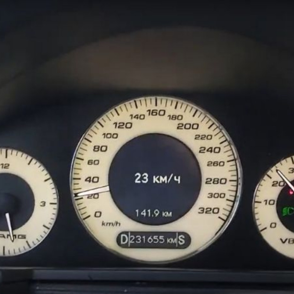 Upgrading the instrument cluster on your Mercedes W211 or W219 to an AMG-style 320kmh