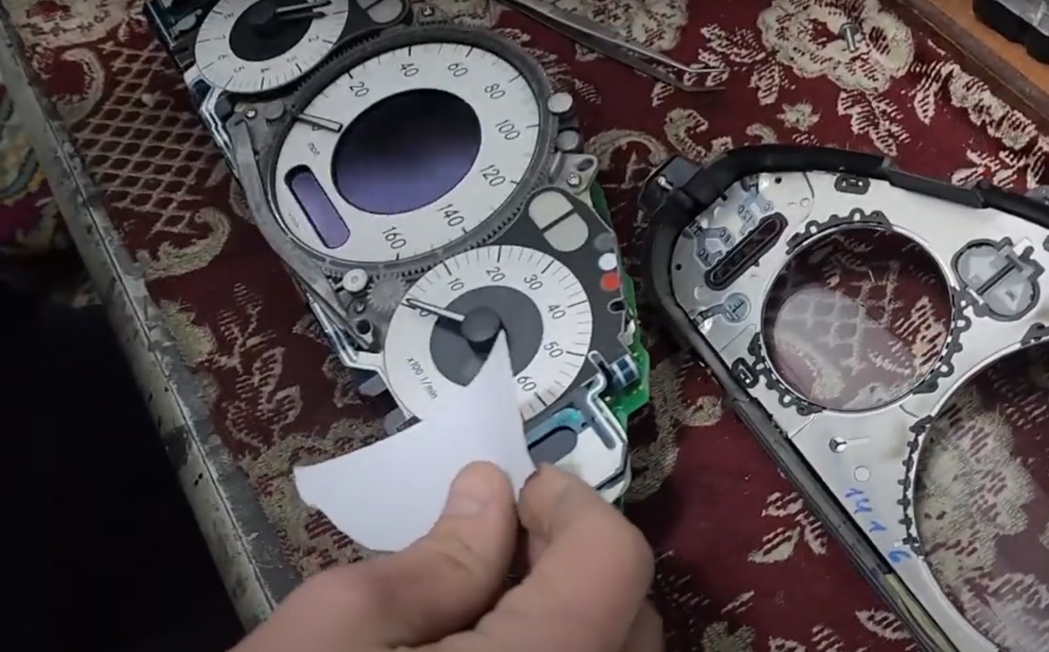 how to replace Mercedes instrument cluster 3