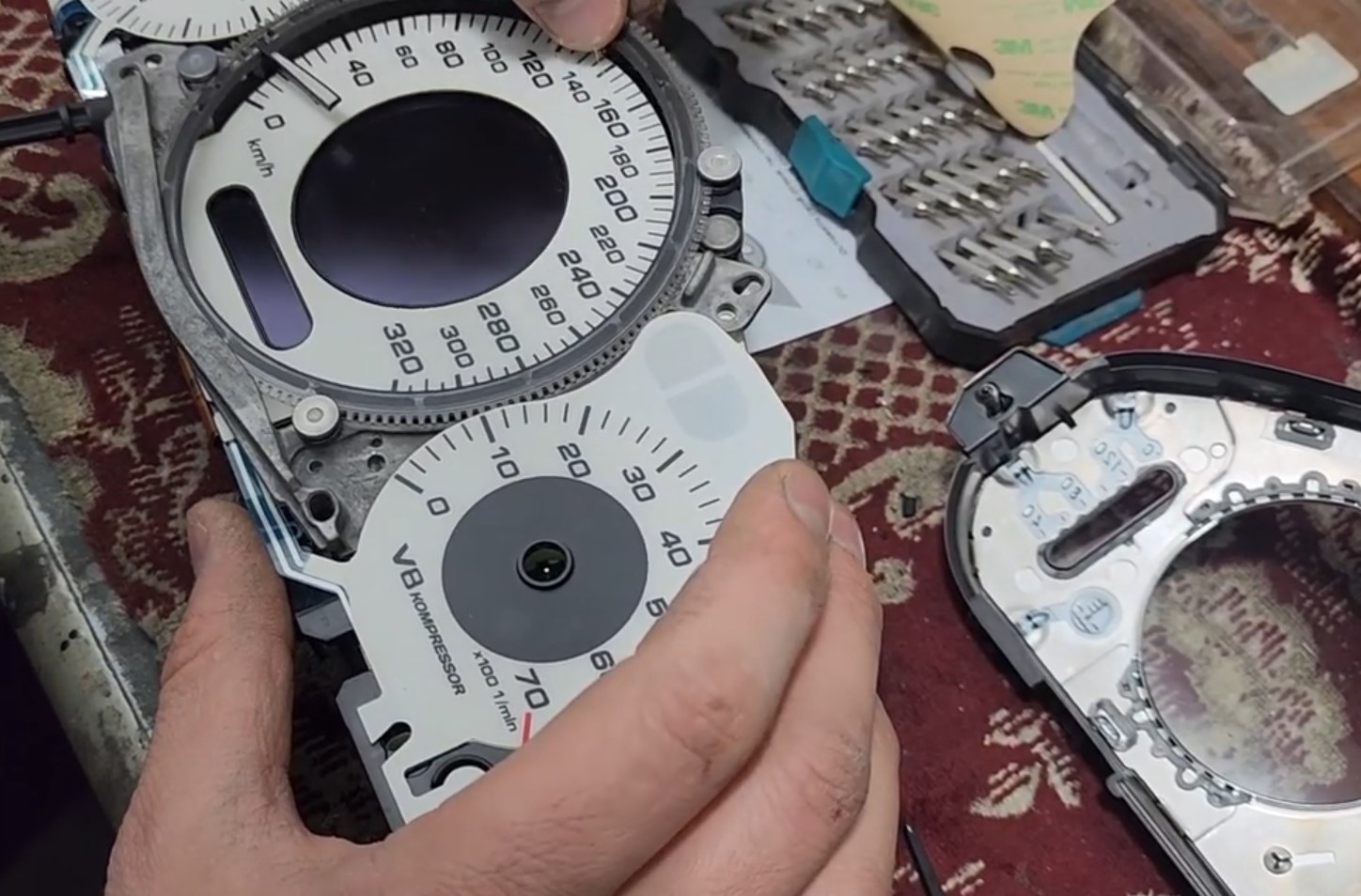 how to replace Mercedes instrument cluster 4