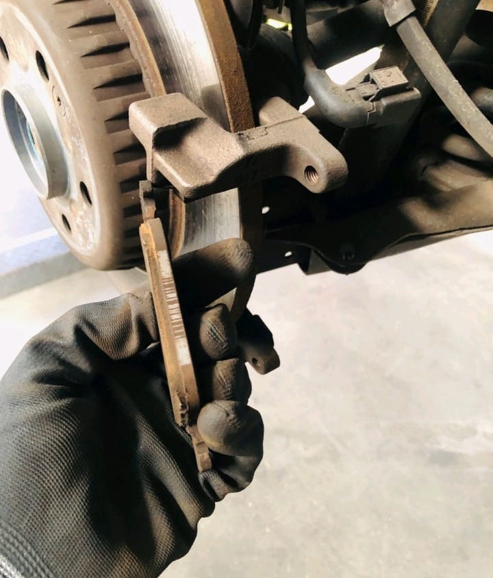 Check brake pad wear Mercedes​ 5