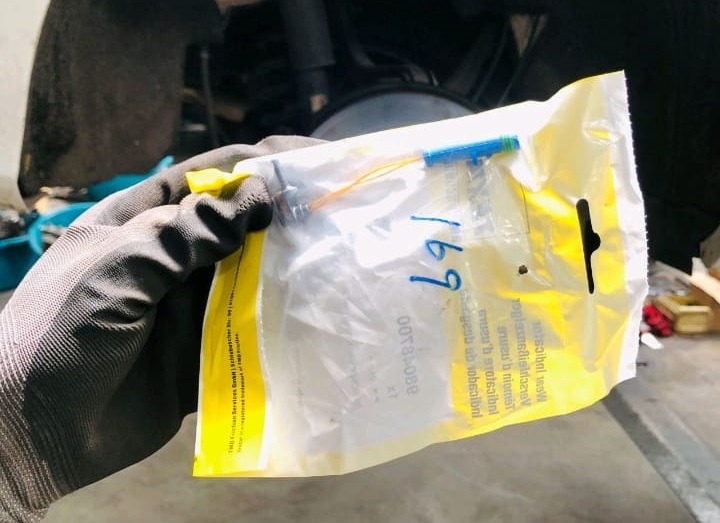 Check brake pad wear Mercedes​ 8