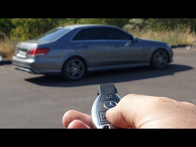 How to Close Mercedes Trunk With Key 1